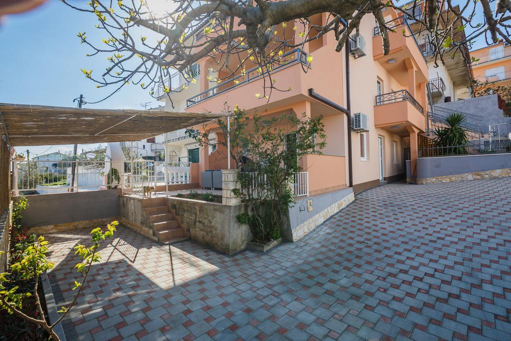 Apartments Viljac Trogir Ngoại thất bức ảnh